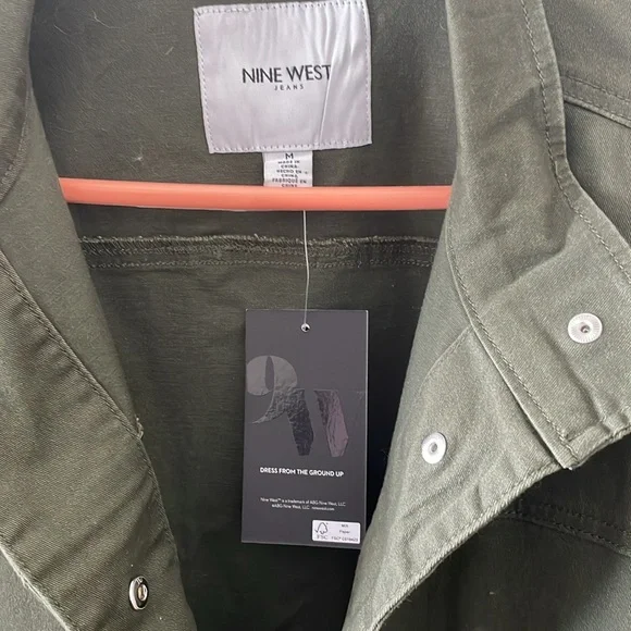 Nine West olive green denim cotton coat. NWT. Medium. Snaps. Cinches. - Picture 3 of 10